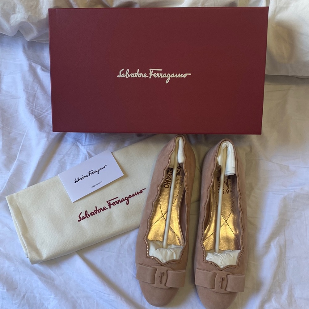 Salvatore Ferragamo - Varina Shell Scalloped edge flats
